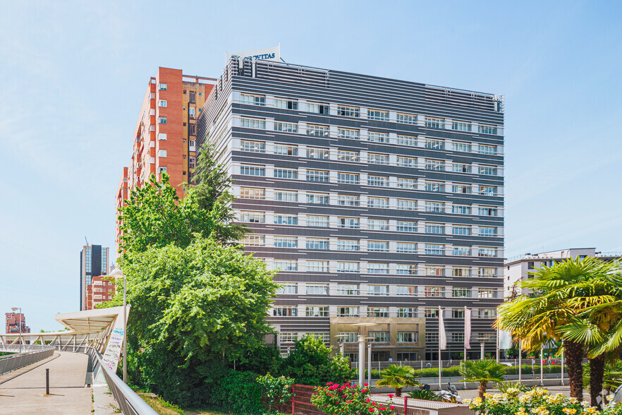 Avenida Burgos, 16 D, Madrid, Madrid en alquiler - Foto del edificio - Imagen 2 de 17