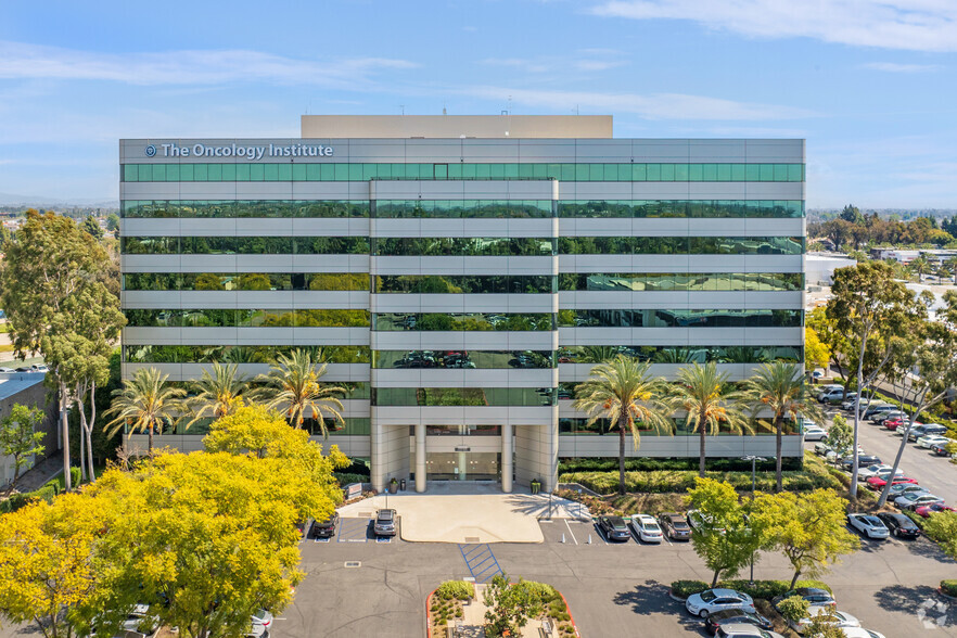 18000 Studebaker Rd, Cerritos, CA en alquiler - Foto del edificio - Imagen 3 de 7