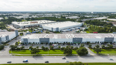 7215 S John Young Pky, Orlando, FL en alquiler Foto del edificio- Imagen 2 de 3