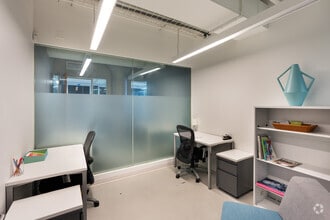 31-00 47th Ave, Long Island City, NY en alquiler Foto del interior- Imagen 2 de 3