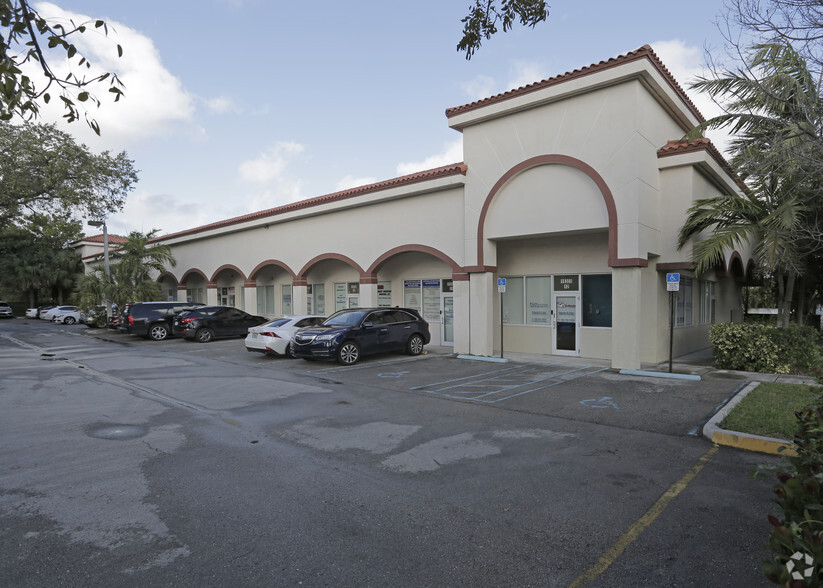 19300 W Dixie Hwy, Miami, FL en alquiler - Foto principal - Imagen 1 de 10