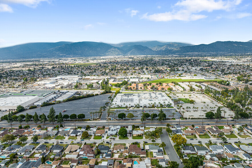 1211 E Badillo St, West Covina, CA en alquiler - Foto del edificio - Imagen 2 de 12