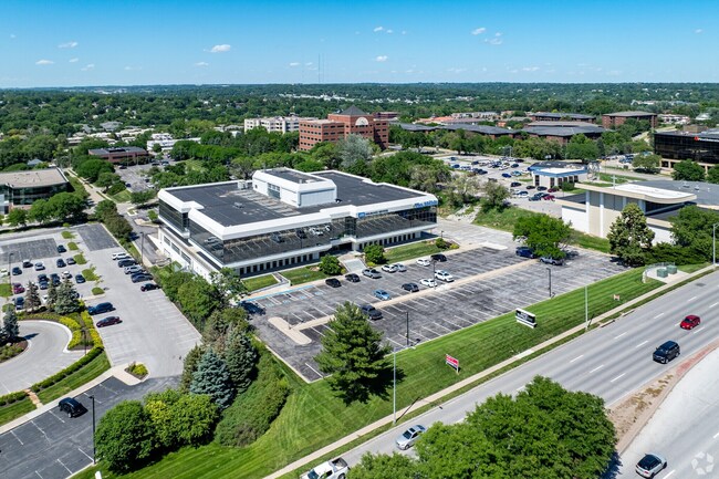 Más detalles de 9394 W Dodge Rd, Omaha, NE - Oficina en venta