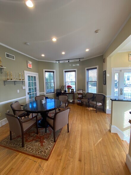 206 Holland St, Somerville, MA en venta - Foto del interior - Imagen 1 de 1