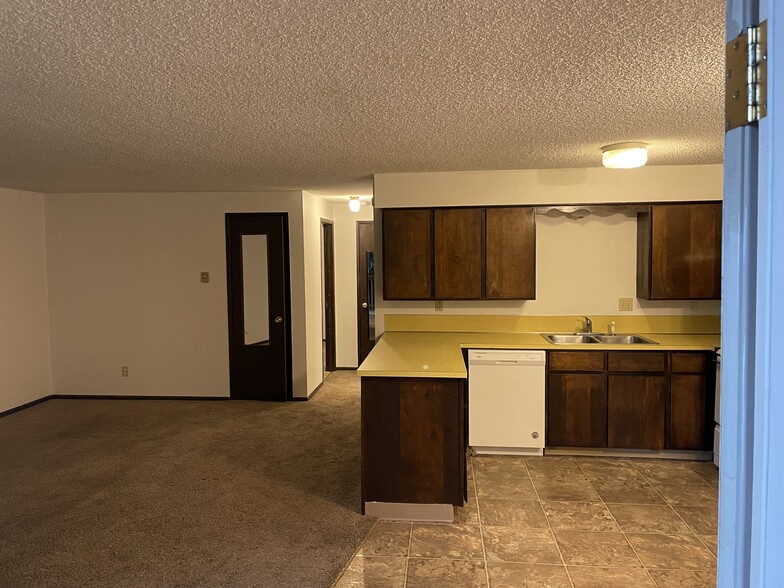 1568 Minor Rd, Kelso, WA en venta - Foto del edificio - Imagen 3 de 11