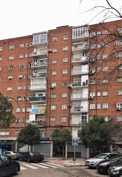 Plaza San Juan de Covas, 3, Alcorcón, Madrid en venta - Foto del edificio - Imagen 2 de 2