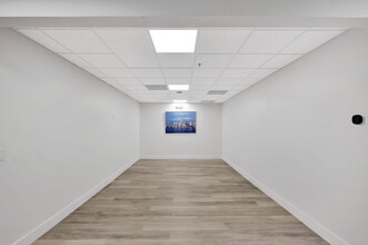 12550 Biscayne Blvd, North Miami, FL en alquiler Foto del interior- Imagen 1 de 1