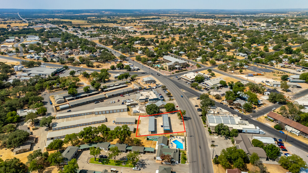 405 S Washington St, Fredericksburg, TX en venta - Foto del edificio - Imagen 3 de 15