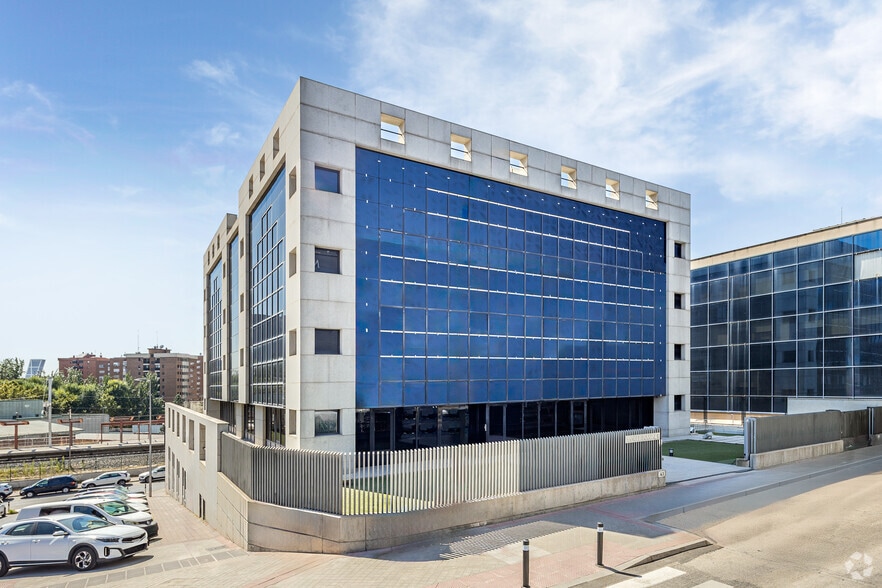 Calle de Manuel Tovar, 43, Madrid, Madrid en alquiler - Foto del edificio - Imagen 1 de 22