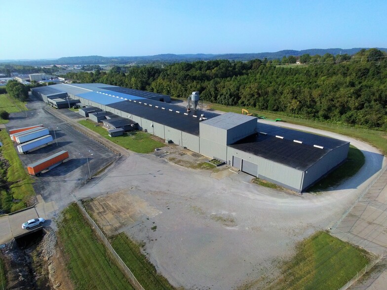 275 Industrial Blvd, Pulaski, TN en alquiler - Foto del edificio - Imagen 1 de 4