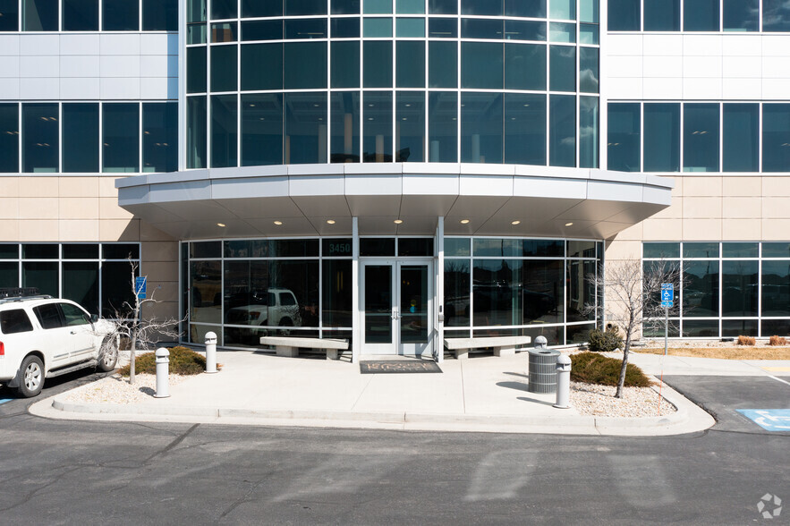 3450 N Triumph Blvd, Lehi, UT en alquiler - Foto del edificio - Imagen 2 de 4