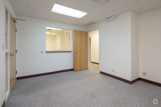 150 W Half Day Rd, Buffalo Grove, IL en alquiler Foto del interior- Imagen 1 de 3