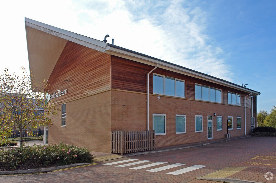 3-3B Opal Dr, Milton Keynes en venta - Foto del edificio - Imagen 2 de 3