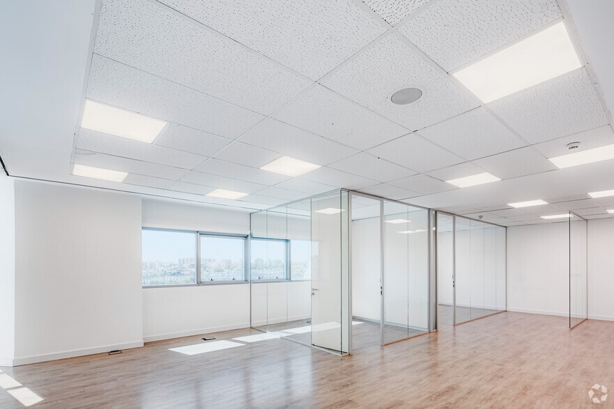 Calle Acanto, 22, Madrid, Madrid en alquiler - Foto del edificio - Imagen 3 de 20