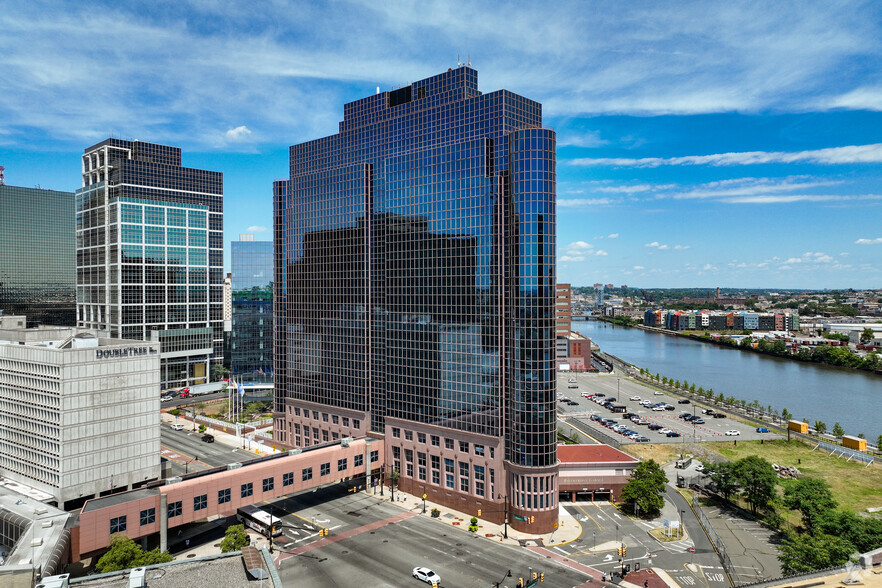 1 Riverfront Plz, Newark, NJ en alquiler - Foto del edificio - Imagen 2 de 5