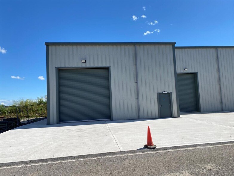 Henstridge Airport Estate, Henstridge en alquiler - Foto del edificio - Imagen 2 de 4