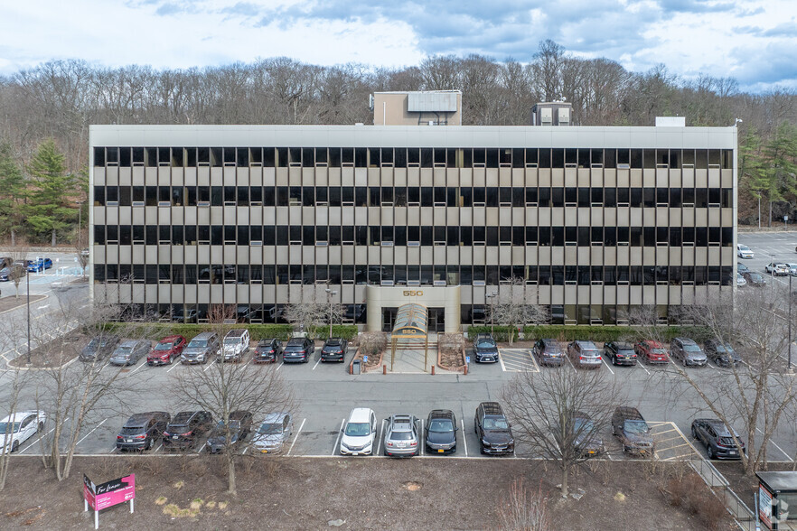 550 Mamaroneck Ave, Harrison, NY en alquiler - Foto del edificio - Imagen 2 de 12