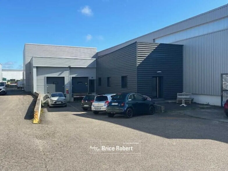 Flex en Messimy en alquiler - Foto del edificio - Imagen 1 de 6