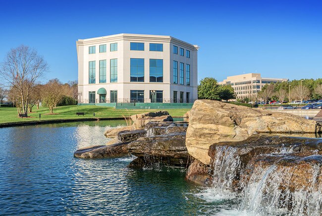 Más detalles de 9144 Arrowpoint Blvd, Charlotte, NC - Oficina en alquiler