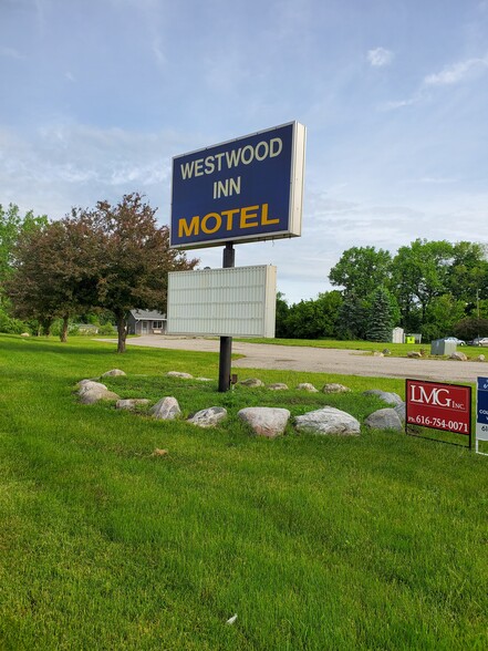 109 S Greenville West Dr, Greenville, MI en venta - Foto del edificio - Imagen 3 de 5