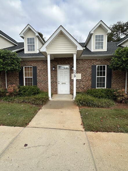 335-341 S Swing Rd, Greensboro, NC en alquiler - Foto del edificio - Imagen 3 de 6