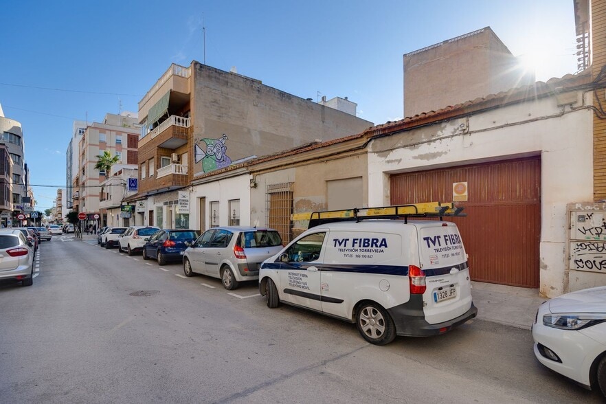 Carrer María Parodi, 35, Torrevieja, Alicante en venta - Foto del edificio - Imagen 3 de 14
