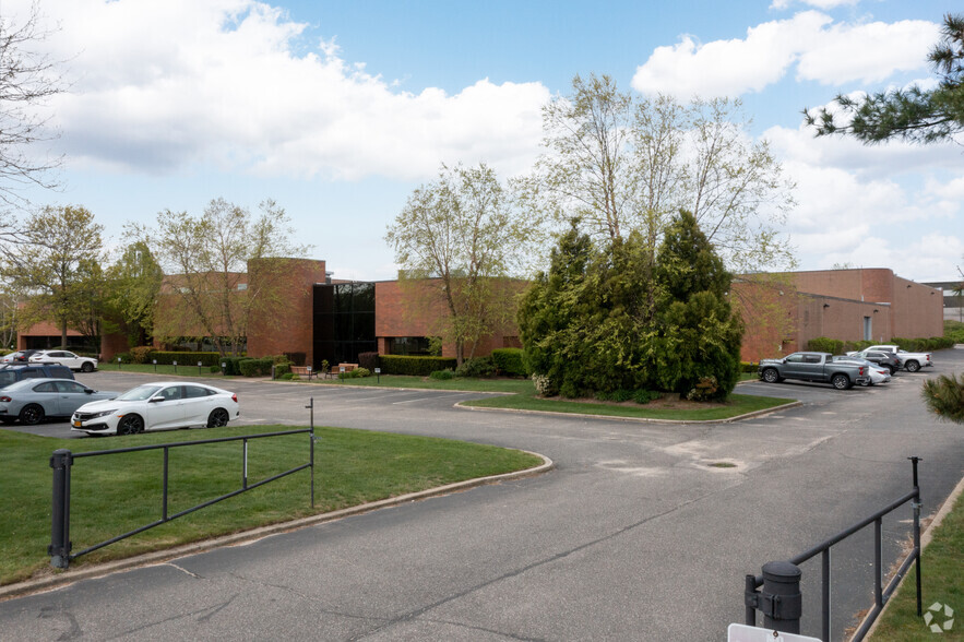 2100 Pacific St, Hauppauge, NY en alquiler - Foto del edificio - Imagen 1 de 6