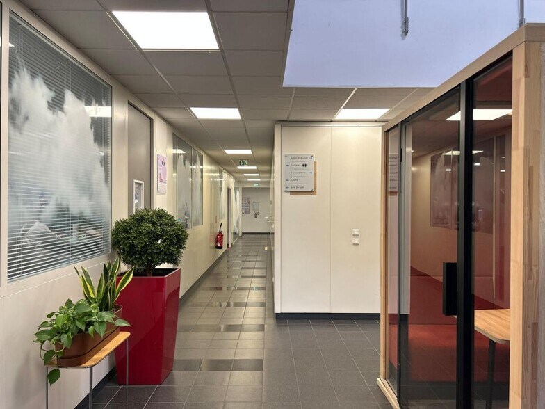 Allée Jacques Monod, Saint-Priest en venta - Foto del edificio - Imagen 3 de 15