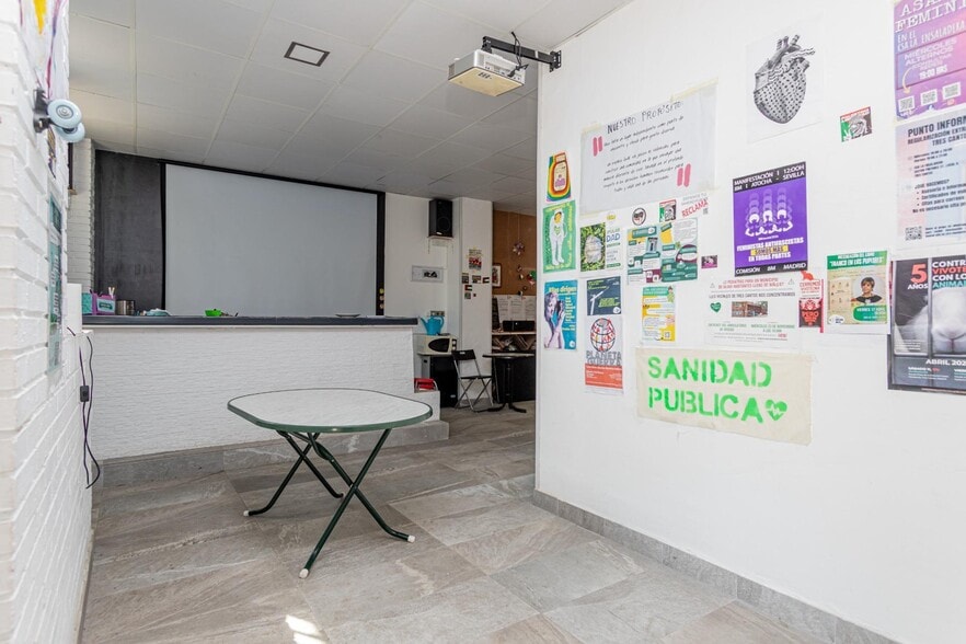 Local en Tres Cantos, Madrid en venta - Foto del interior - Imagen 1 de 11