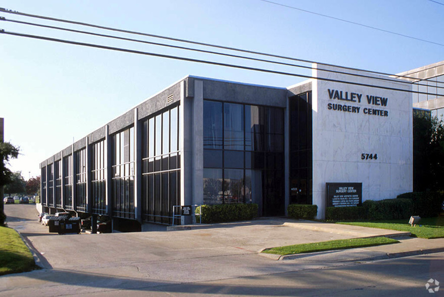 5744 Lyndon B Johnson Fwy, Dallas, TX en alquiler - Foto del edificio - Imagen 2 de 8