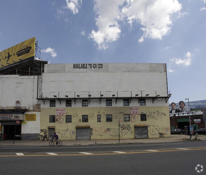 51-03 Van Dam St, Long Island City, NY en alquiler - Foto del edificio - Imagen 2 de 2