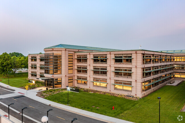 Más detalles para 2000 Center Dr, Hoffman Estates, IL - Oficinas en alquiler