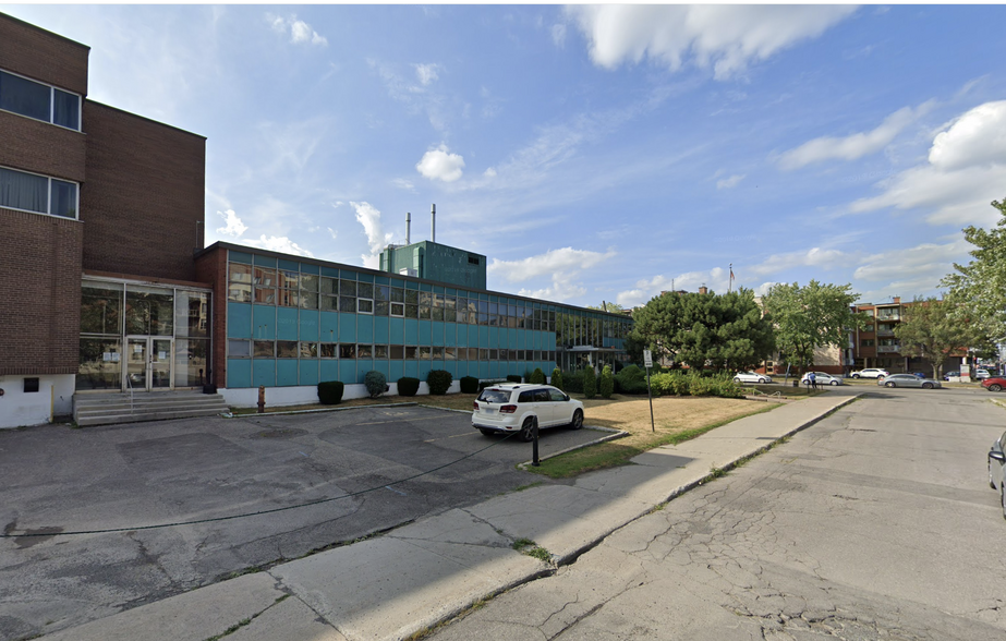 455 Boul de la Côte-Vertu, Montréal, QC en alquiler - Foto del edificio - Imagen 2 de 2