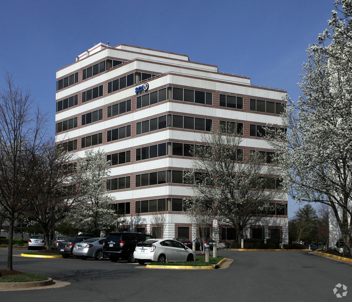 7918 Jones Branch Dr, McLean, VA en alquiler - Foto del edificio - Imagen 1 de 50