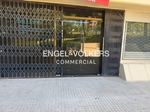 Local en Esplugues de Llobregat, Barcelona en alquiler - Foto del edificio - Imagen 3 de 7