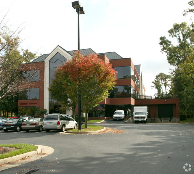 111 Cybernetics Way, Yorktown, VA en alquiler - Foto del edificio - Imagen 3 de 23