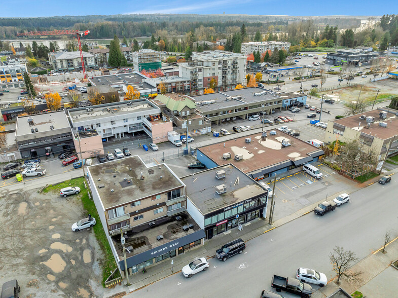 22338 Selkirk Av, Maple Ridge, BC en venta - Foto del edificio - Imagen 2 de 3