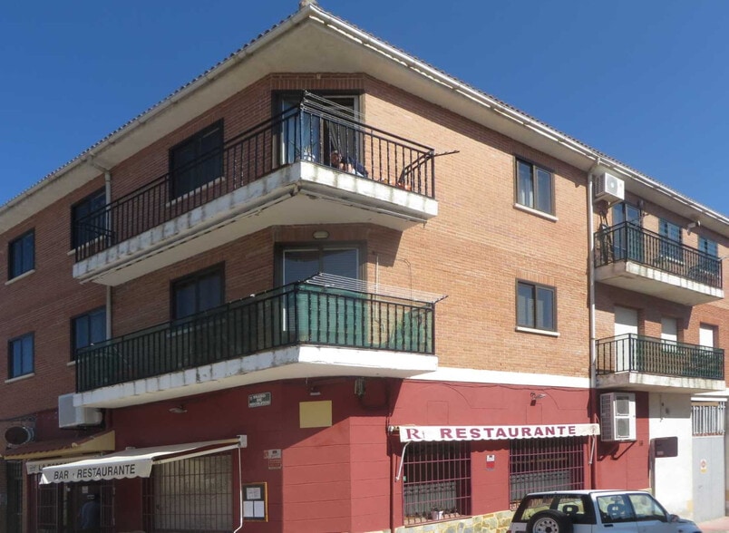 Paseo Recoletos, 37, El Tiemblo, Ávila en venta - Foto del edificio - Imagen 2 de 3