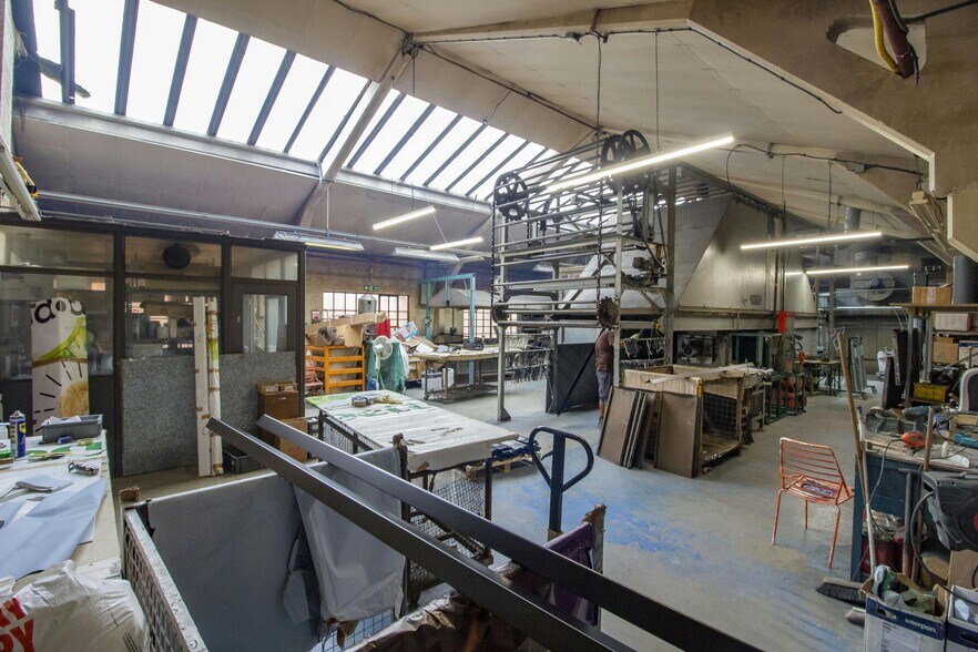 6 Eskdale Rd, Uxbridge en venta - Foto del interior - Imagen 2 de 4