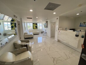 9025 Wilshire Blvd, Beverly Hills, CA en alquiler Foto del interior- Imagen 2 de 12