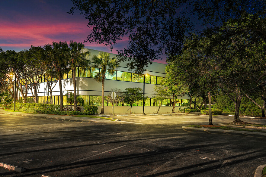 13680 NW 5th St, Sunrise, FL en venta - Foto del edificio - Imagen 1 de 10