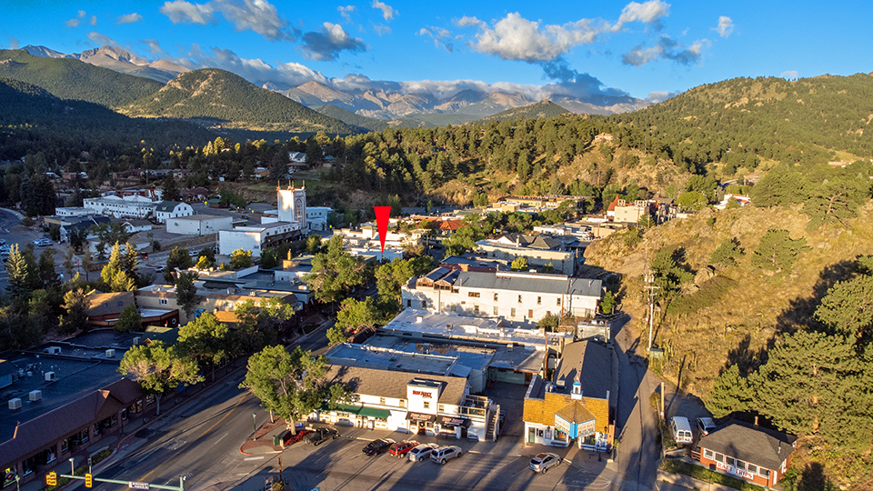 116 E Elkhorn Ave, Estes Park, CO en venta - Vista aérea - Imagen 1 de 15