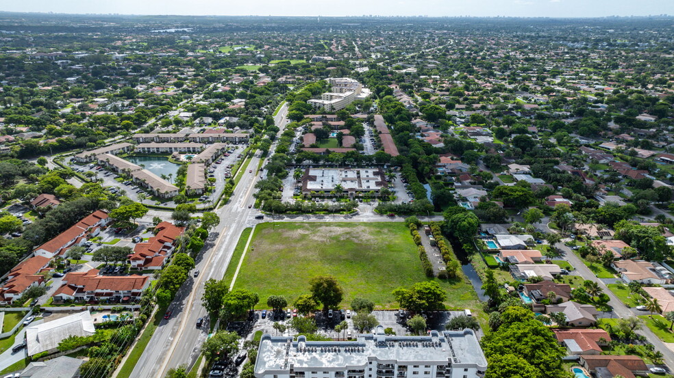 ROYAL PALM DRIVE, CORAL SPRINGS FL 33071, Coral Springs, FL en venta - Foto del edificio - Imagen 2 de 20