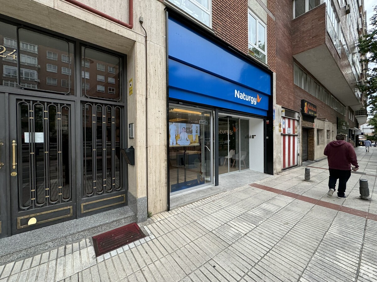 Avenida América, 24, Madrid, MAD 28002 - Unidad Puerta 02, Esc. 1 -  - Foto del interior - Image 1 of 19