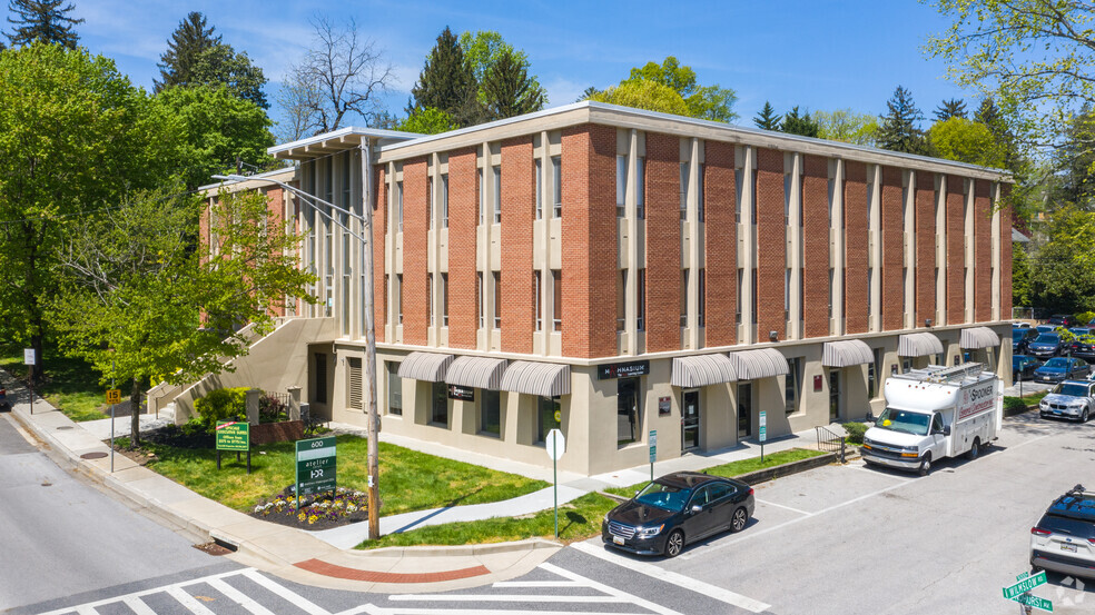 600 Wyndhurst Ave, Baltimore, MD en alquiler - Foto del edificio - Imagen 2 de 3