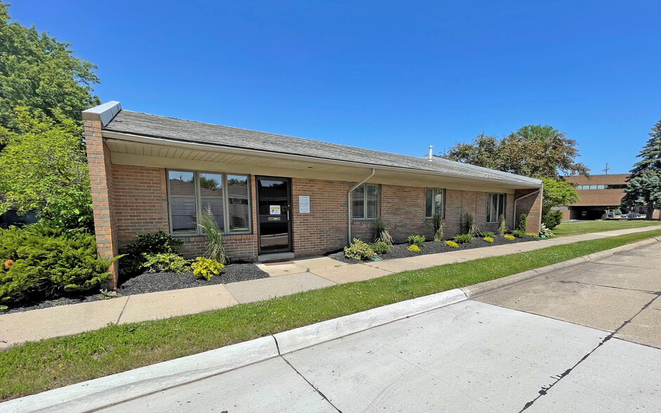 24053 Jefferson Ave, Saint Clair Shores, MI en venta - Foto del edificio - Imagen 1 de 6