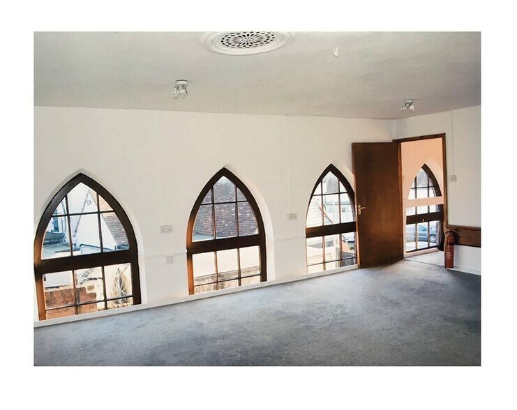 High St, Lane End en alquiler - Foto del edificio - Imagen 3 de 4