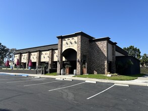 18380-18450 Brookhurst St, Fountain Valley, CA en alquiler Foto del edificio- Imagen 1 de 9