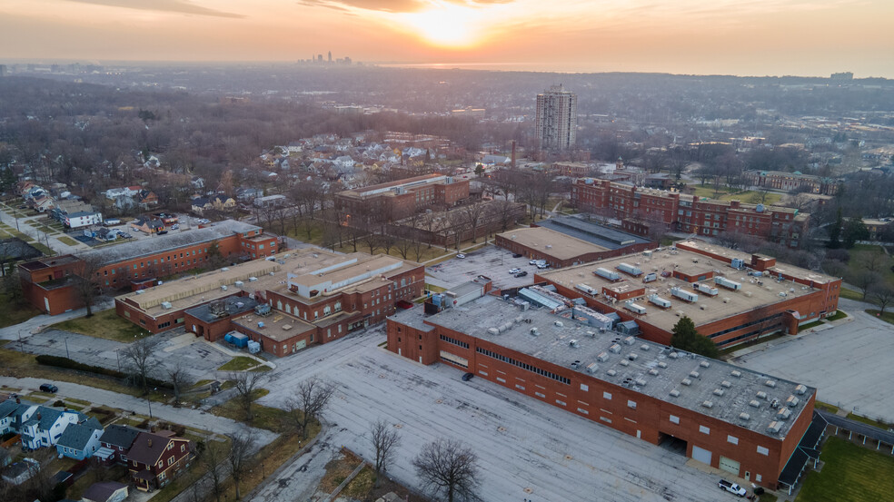 1975 Noble Rd, East Cleveland, OH en alquiler - Foto del edificio - Imagen 1 de 28