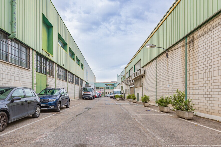 Nave en Madrid, Madrid en venta - Foto de la construcción - Imagen 2 de 3